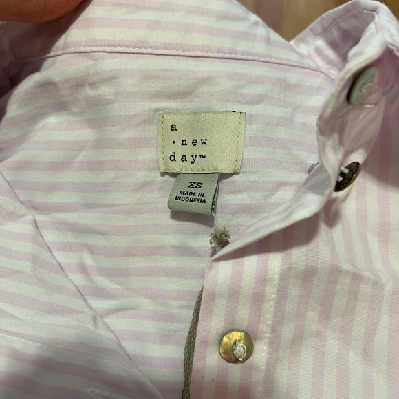 XS A New Day button down shirt. - Picture 3 of 5